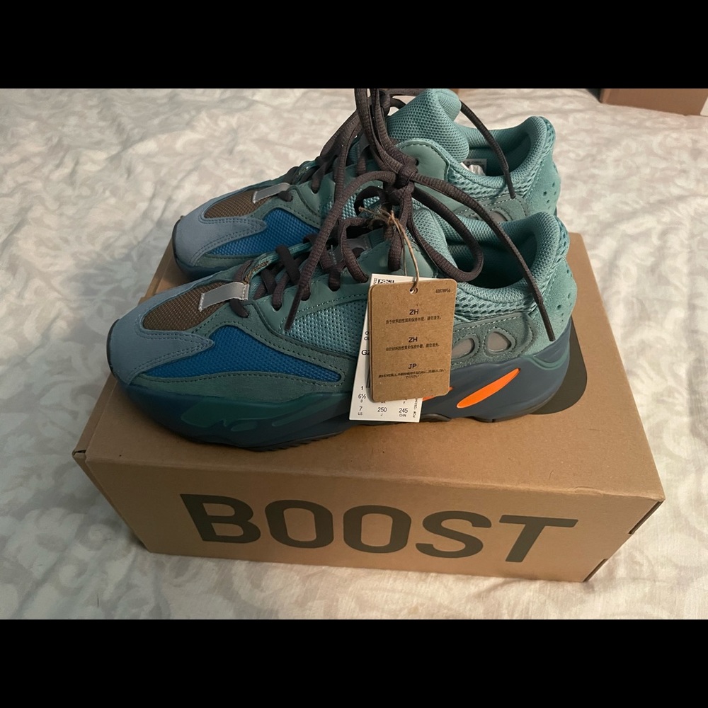 Yeezy  700